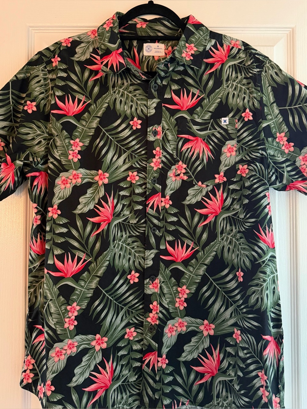 Hurley Short-Sleeve Tropical Floral Button-Down Shirt
Men’s size Medium